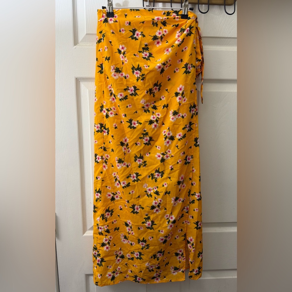 Floral Print Knot Side Wrap Skirt